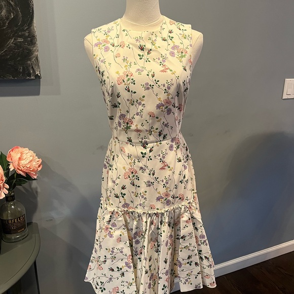Elegant Floral Midi Dress - Picture 1 of 7